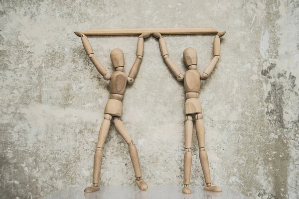 Tahta tutan mankenler 