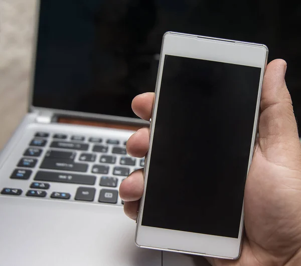 Man using mobile phone and laptop — Stock Photo, Image