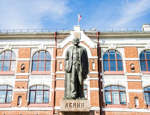 Monument to Ulyanov Vladimir Lenin — Stock Photo, Image