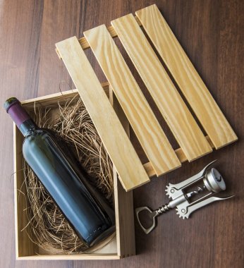 bir şarap şişesi kutusu