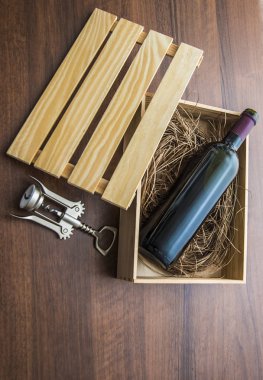 bir şarap şişesi kutusu