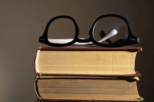 Olvasó szemüveg-könyvek — Stock Fotó