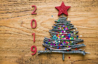  Kızıl Yıldız yukarıdaki ile Noel ağacı. 