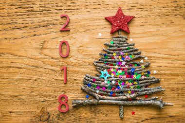  Kızıl Yıldız yukarıdaki ile Noel ağacı. 