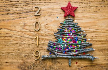  Kızıl Yıldız yukarıdaki ile Noel ağacı. 