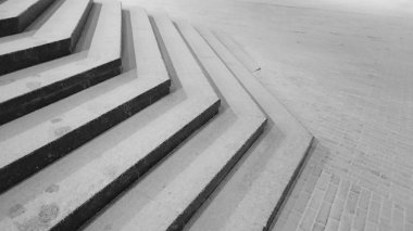 Merdivenler karla kaplı.