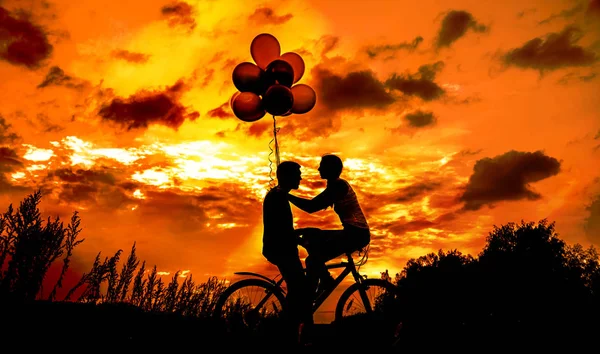Silhouettes Two Beautiful Adult People Looking Each Other Young Couple — Stock Photo, Image