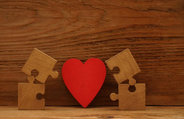 Puzzle pieces and  red heart — Stock Photo, Image