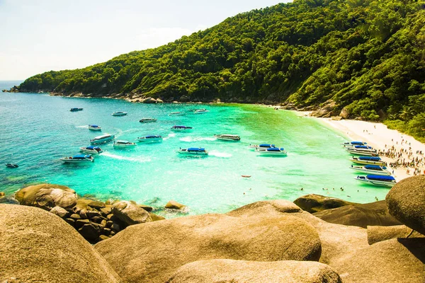 Cruise yachts  moored in a bay. — Stock Photo, Image