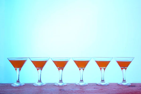Cocktail em taças de champanhe — Fotografia de Stock