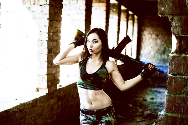 kadın holding silahı 