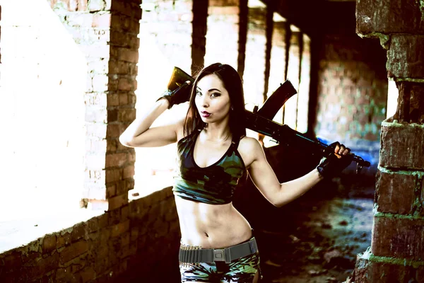 kadın holding silahı 