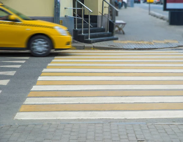 Sarı taksi hızlı hareket — Stok fotoğraf