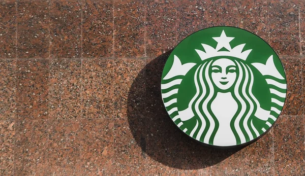 Logo de Starbucks en el Arbat — Foto de Stock