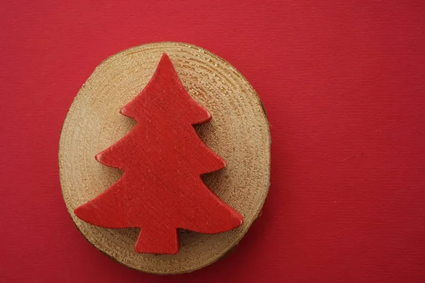 Árbol de Navidad de madera roja . —  Fotos de Stock