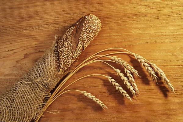 面包和小麦耳朵 — 图库照片