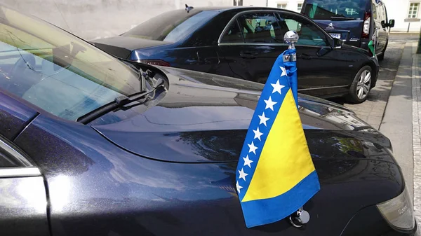 Bandera en el coche Bosnia y Herzegovina —  Fotos de Stock