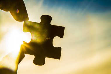  bulmaca parçası ile el