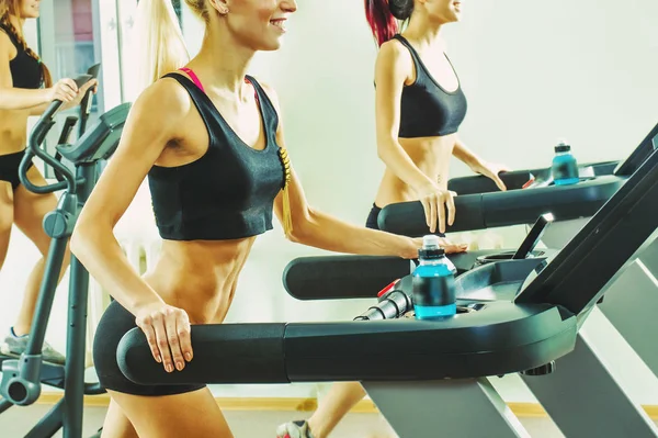Young Sporty Women Running Treadmills Gym — Stock Photo, Image