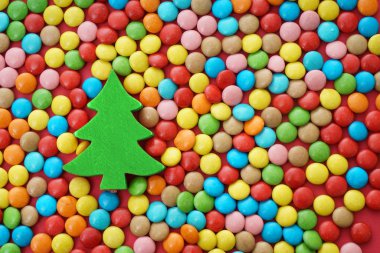 Noel ağacı ve yuvarlak şekerler
