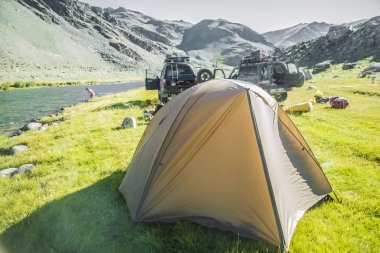 Renkli turist çadır manzara
