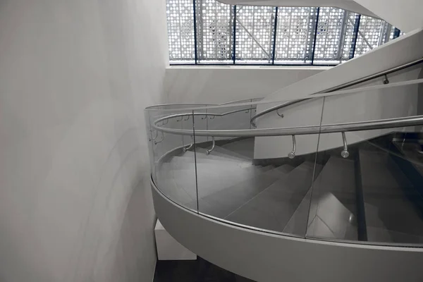 현대 유리 계단. — 스톡 사진
