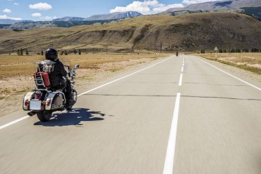 Karayolu sürme motosiklet sürücüsü