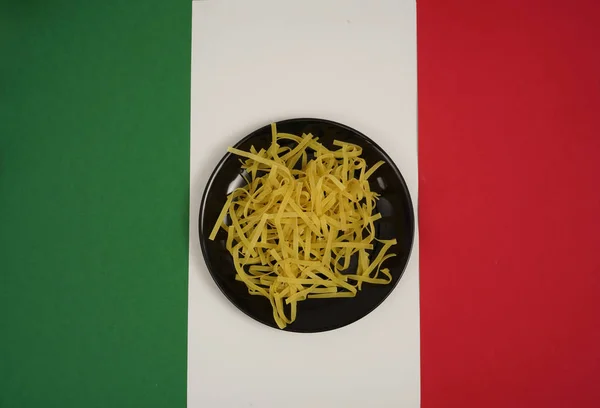 Piatto di Spaghetti sul piatto — Foto Stock
