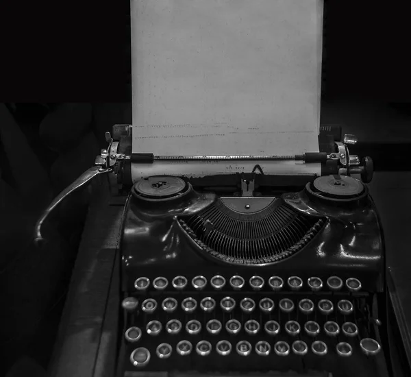 Máquina de escribir retro vintage envejecido , —  Fotos de Stock