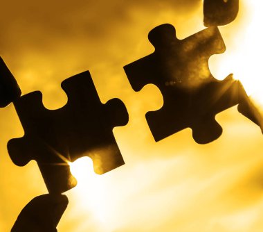 Puzzle parçaları ile el