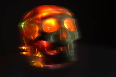 Dia de los muertos (Ölülerin günü) veya Cadılar Bayramı kartı ışıklar, garland ile kürek