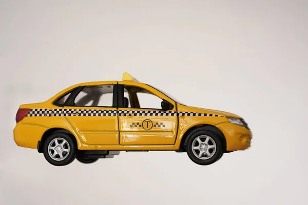 Іграшка Жовта Модель Таксі Ізольовані Білому Фоні — стокове фото