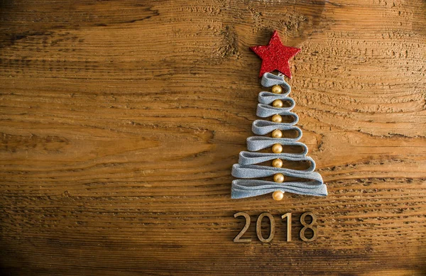 Kerstboom Van Kant Houten Textuur Van Vintage Stijl Gelukkig Nieuwjaarskaart — Stockfoto