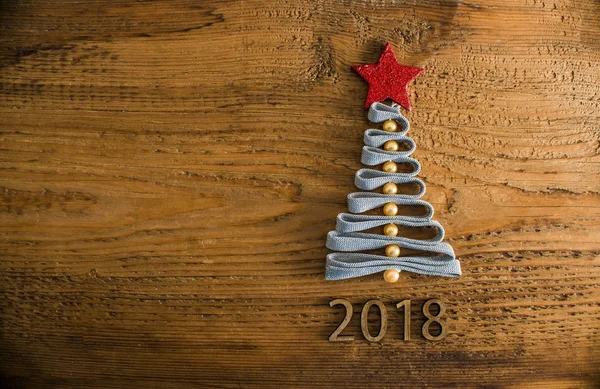 Kerstboom Van Kant Houten Textuur Van Vintage Stijl 2018 Nieuwjaarskaart — Stockfoto