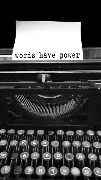 Λέξεις Έχουν Δύναμη Λέξεις Φράση Μαύρο Ρετρό Vintage Ηλικίας Γραφομηχανή — Φωτογραφία Αρχείου