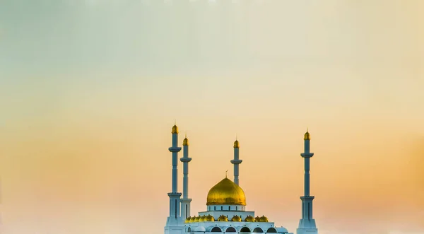 Nur Astana Moschee Weiße Moschee Mit Goldenen Kuppeln Moderne Architektur — Stockfoto