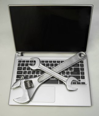 Arka plan siyah dizüstü klavye araçları 