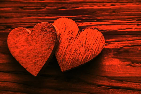 Dos corazones de madera — Foto de Stock