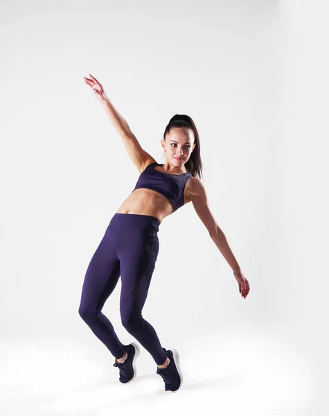 Junge Attraktive Frau Praktiziert Yoga Trainiert Trägt Sportwea — Stockfoto