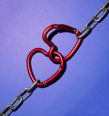 Kalp şeklinde iki kırmızı kanca ile metal Gümüş Zincir 