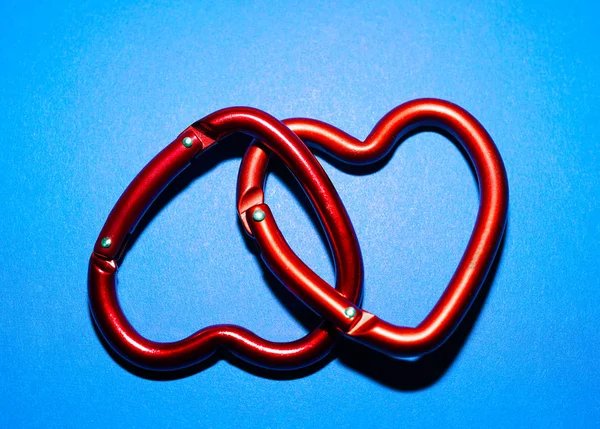 Métal Deux Crochets Rouges Forme Coeurs — Photo