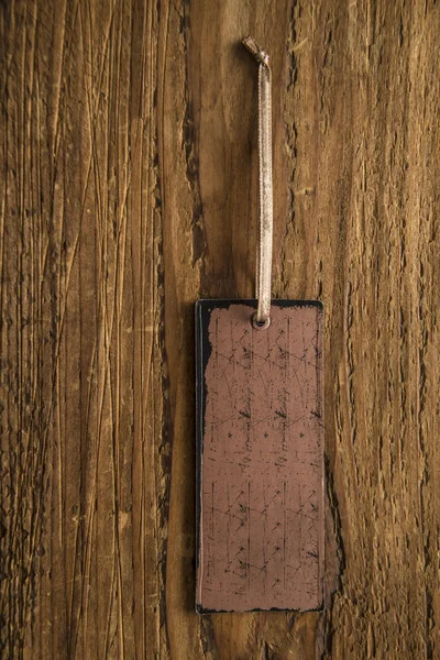 ahşap arka plan boş kağıt etiket.