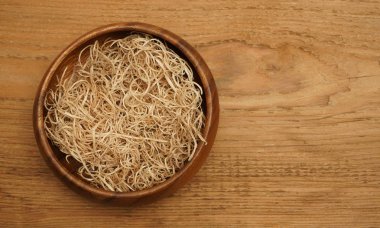 Paskalya tablo. Saman ile ahşap rustik tabloda ahşap plaka üzerinde Üstten Görünüm. 