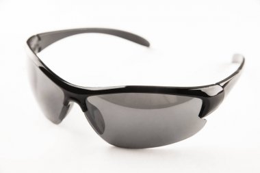 acımasız plasctic güneş gözlüğü. Beyaz bir arka plan üzerinde izole dikdörtgen dar siyah gözlük.