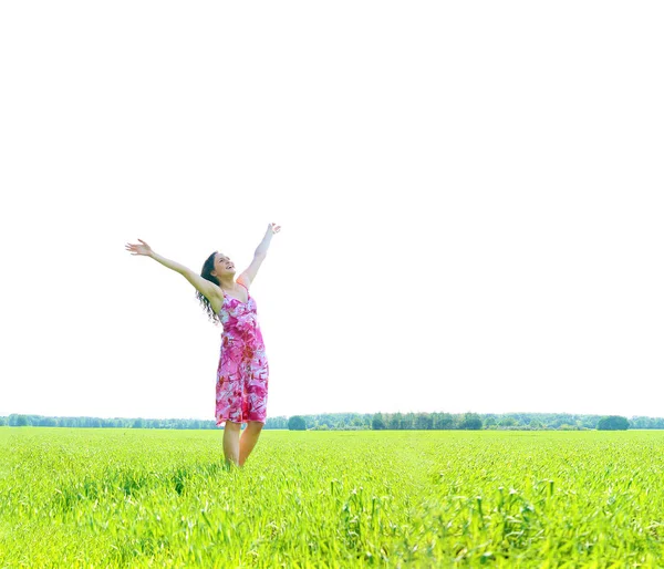 Молодая Счастливая Женщина Зеленом Поле Поднятыми Руками Зеленая Трава — стоковое фото