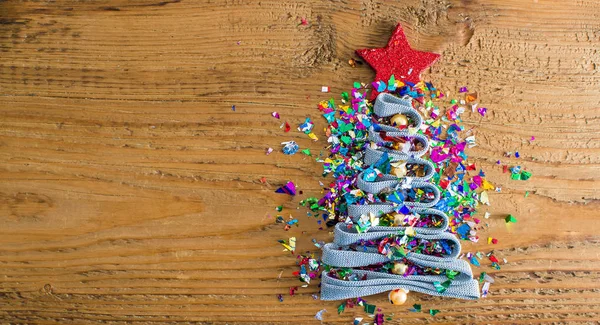 Árvore Natal Muito Confete Colorido Rendas Textura Madeira Estilo Vintage — Fotografia de Stock