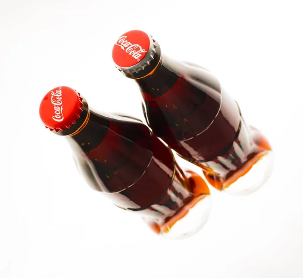 Moskou Rusland Februari 2014 Twee Coca Cola Flessen Geïsoleerd Witte — Stockfoto