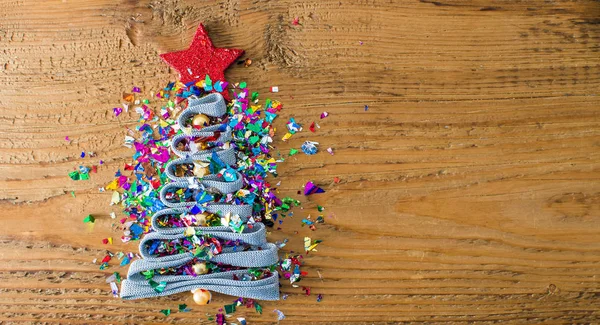 Kerstboom Van Een Veel Kleurrijke Confetti Kantpatroon Vintage Stijl Houten — Stockfoto