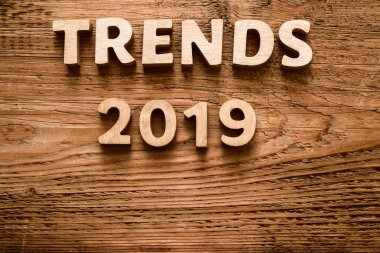 ahşap harfler Word'den eğilimleri 2018. Yazıt için boş kopya alanı. ahşap arka plan