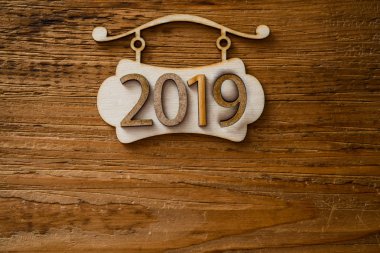 numarasına 2019 tabela eski retro vintage tarzı ahşap doku arka plan üzerinde 